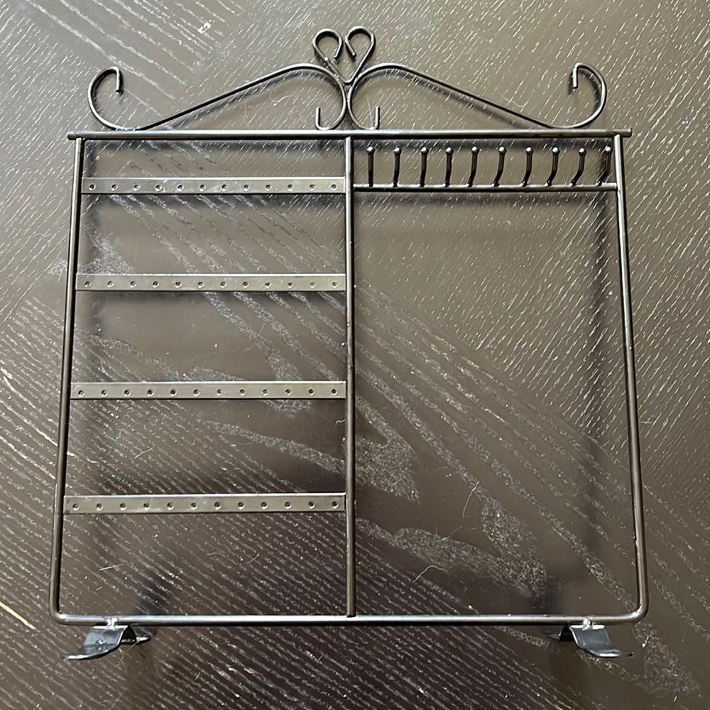 Metal jewelry holder
